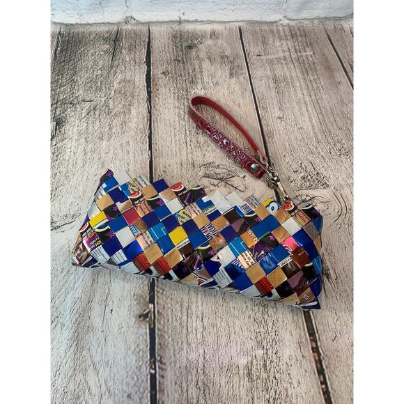 NAHUI OLLIN Women’s Recycled Wrapper Clutch Wristlet - Picture 1 of 7